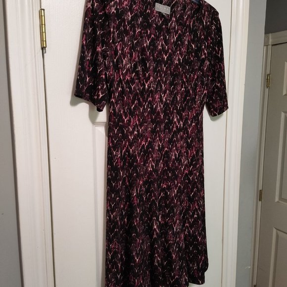 Laura Petite dress, size 4, multi color short sleeve - Picture 2 of 7